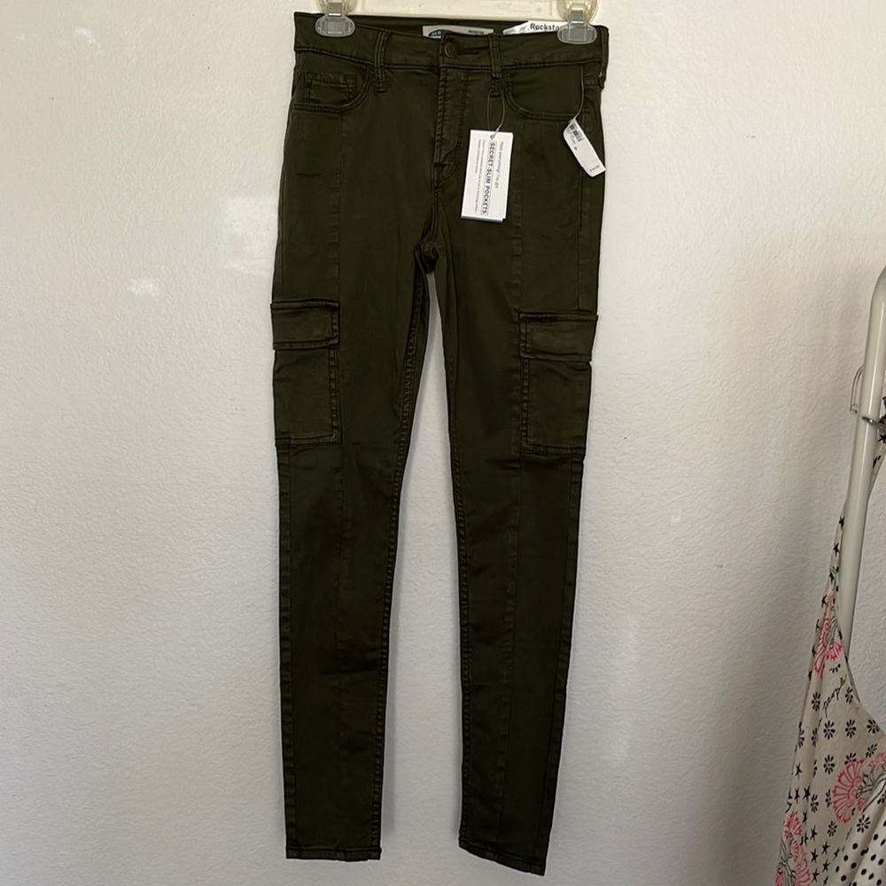 OLD NAVY. Size 0.color army